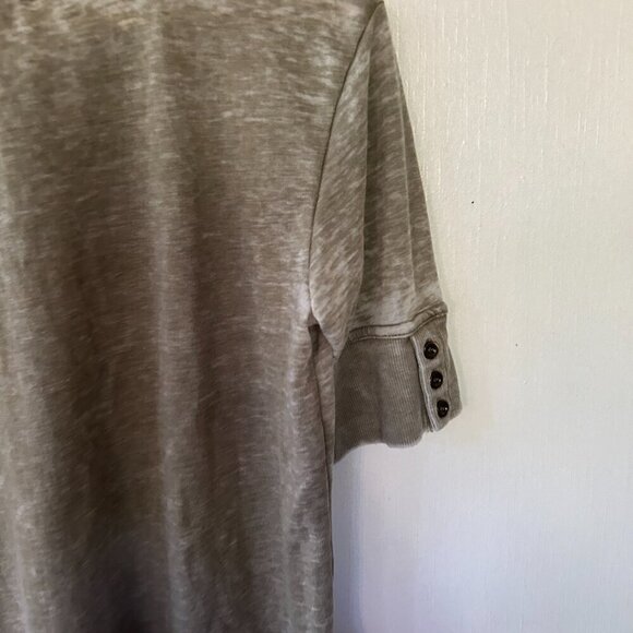 Jane and Delancey Burn Out Top Womens Small Green Distressed Button Detail - Picture 5 of 5